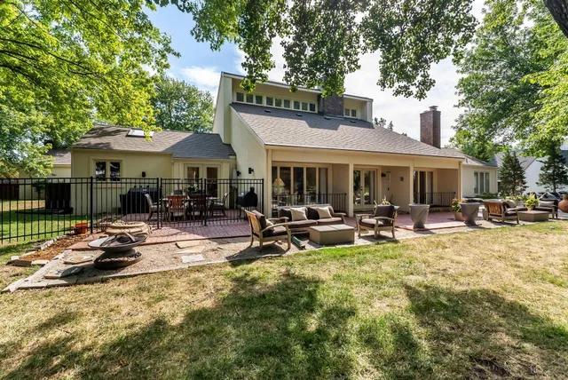 $759,900 | 11 North Sandalwood Street, Wichita, KS 67230