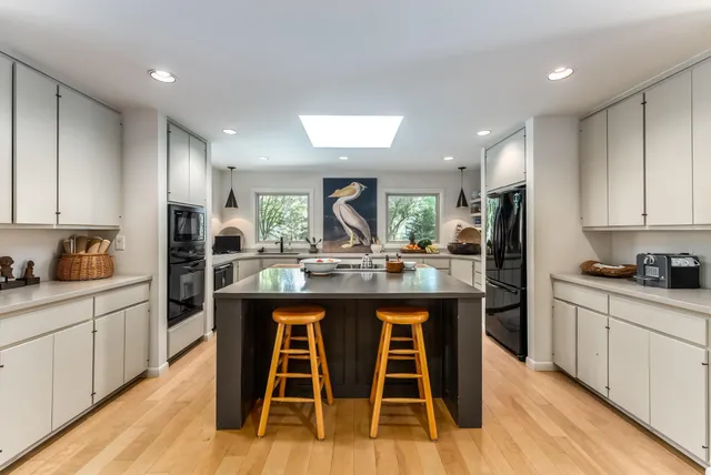 $759,900 | 11 North Sandalwood Street, Wichita, KS 67230