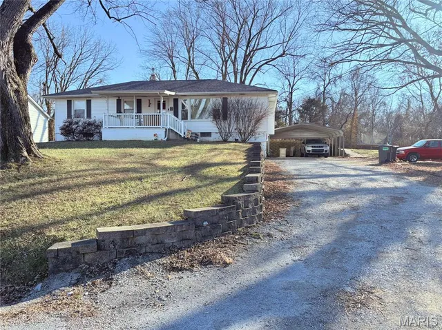 $215,000 | 616 Ardmore Drive, Belleville, IL 62223