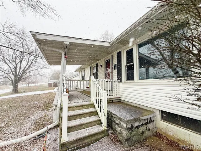 $215,000 | 616 Ardmore Drive, Belleville, IL 62223