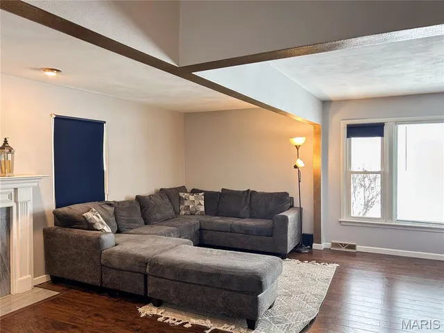 $215,000 | 616 Ardmore Drive, Belleville, IL 62223