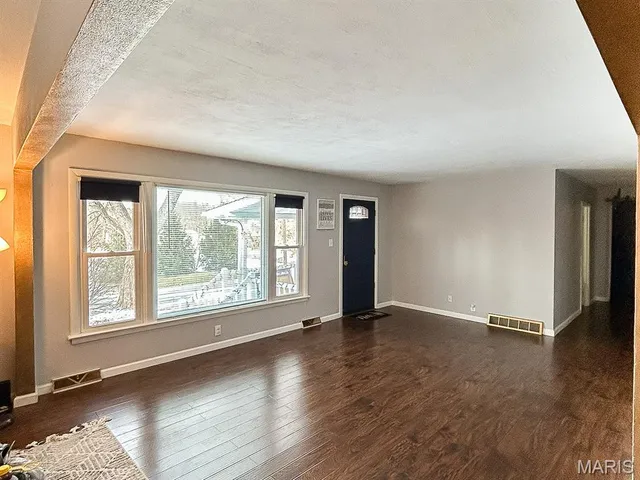 $215,000 | 616 Ardmore Drive, Belleville, IL 62223