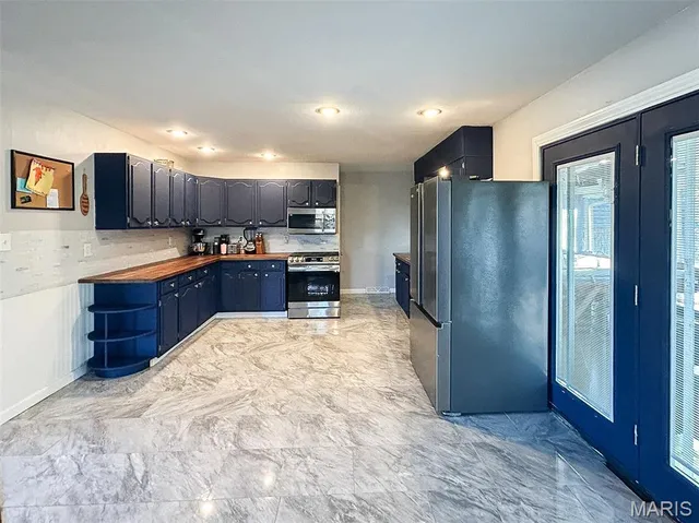 $215,000 | 616 Ardmore Drive, Belleville, IL 62223