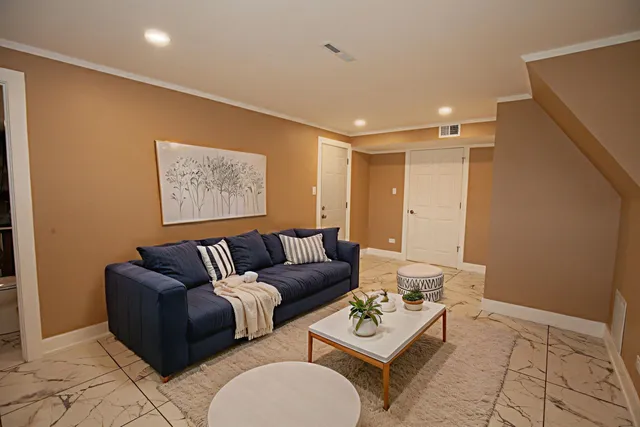 $3,000 | 9012 89th Street, Hickory Hills, IL 60457