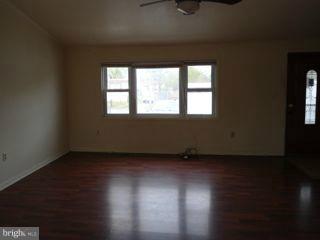130 Cottage Road Kearneysville, WV 25430 - Photo 6 of 10 Living Room