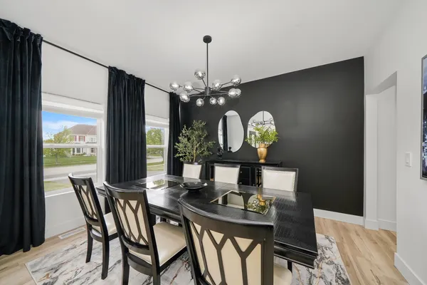 $749,950 | 413 North Sycamore Lane, North Aurora, IL 60542