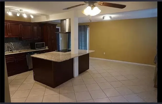 $2,400 | 1136 Warren Drive, Harvey, LA 70058