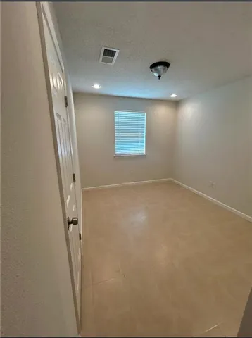 $2,400 | 1136 Warren Drive, Harvey, LA 70058