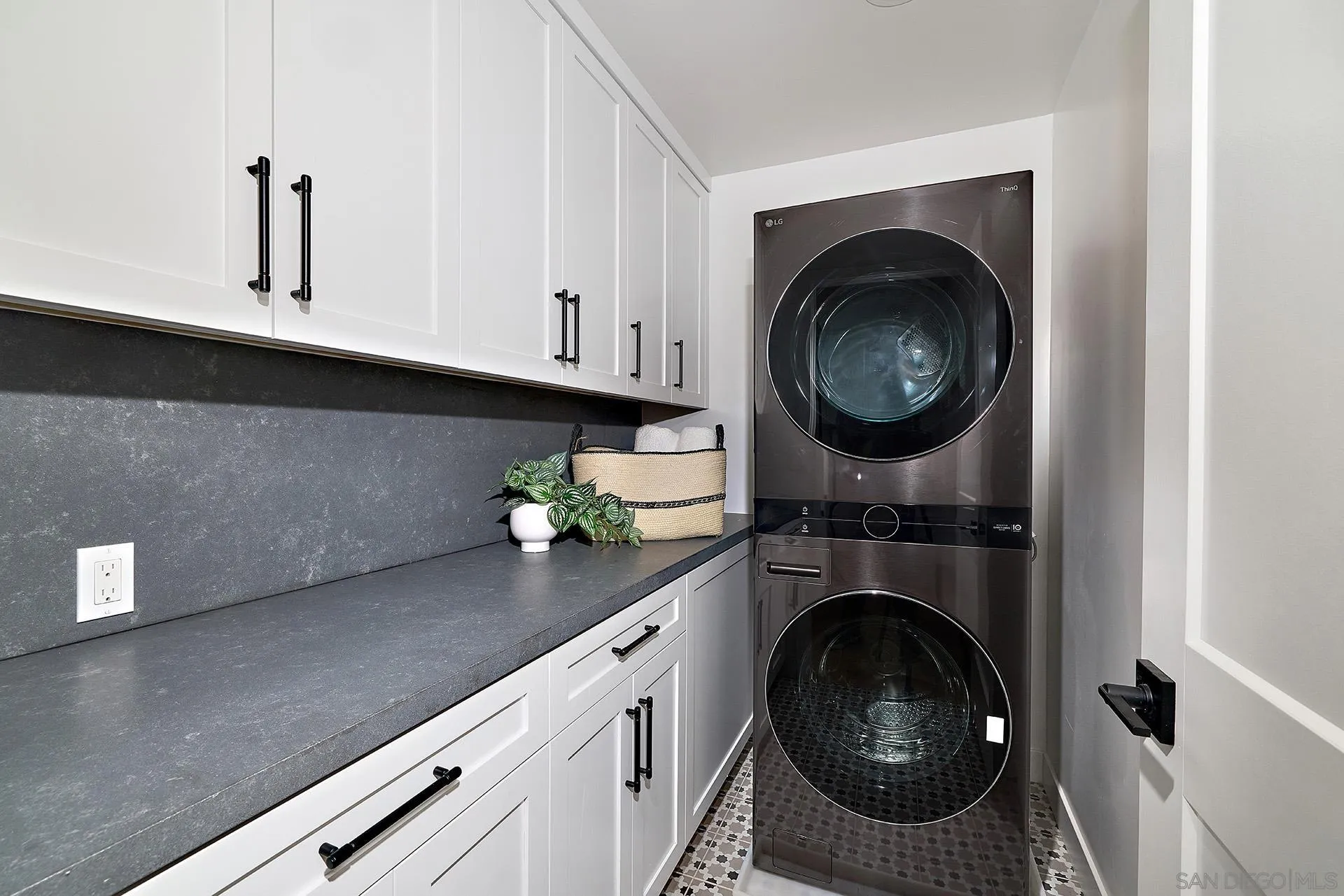 557 North Vulcan Avenue Encinitas, CA 92024 - Photo 16 of 27 a kitchen with sink and cabinets