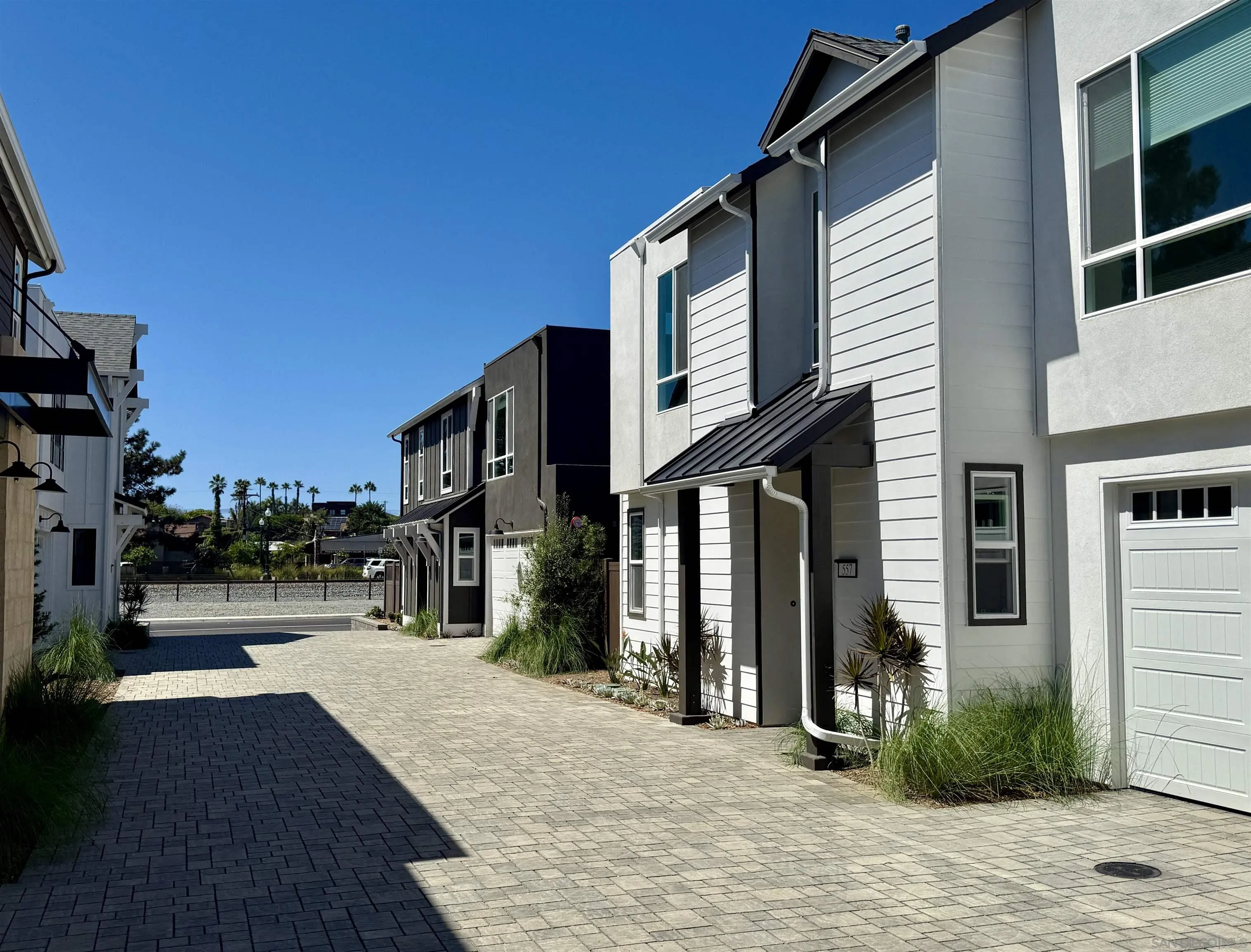 557 North Vulcan Avenue Encinitas, CA 92024 - Photo 20 of 27 a front view of a building with street view