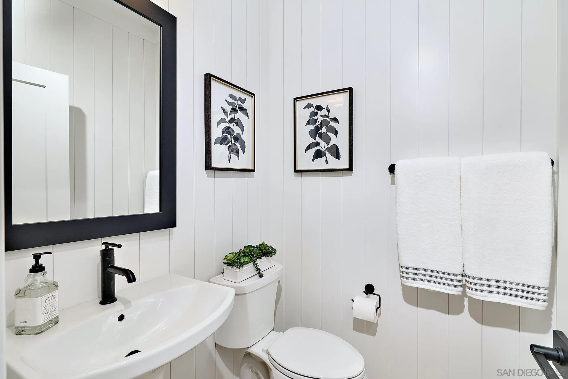 557 North Vulcan Avenue Encinitas, CA 92024 - Photo 8 of 27 a bathroom with a sink and toilet