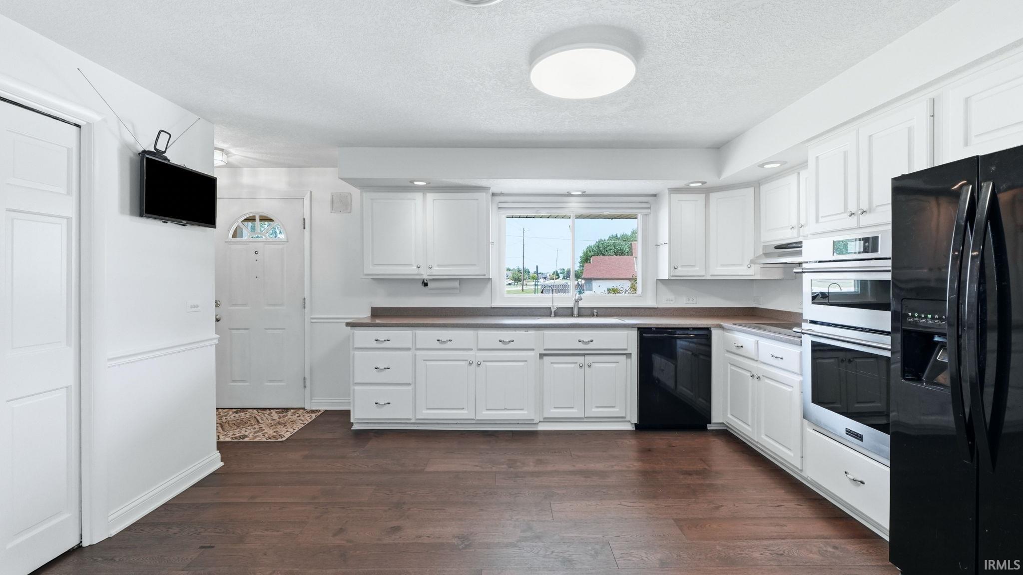 10012 Hosler Road Leo, IN 46765 - Photo 3 of 43