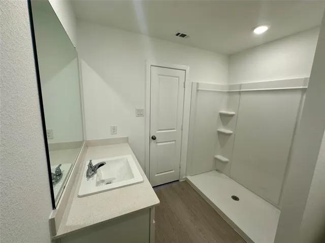 $267,240 | 2 Robin Court, Angleton, TX 77515