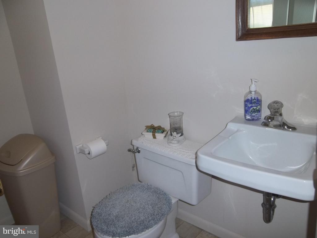 413 Longmeadow Road Lancaster, PA 17601 - Photo 9 of 20