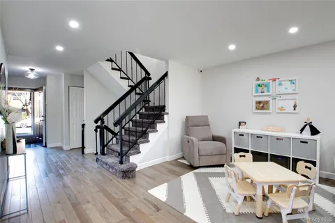 $1,198,000 | 40 Cricket Club Drive, Roslyn, NY 11576