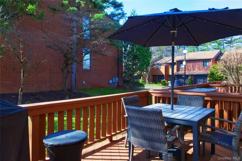 $1,198,000 | 40 Cricket Club Drive, Roslyn, NY 11576