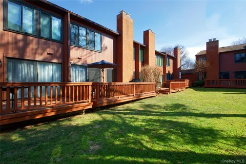 $1,198,000 | 40 Cricket Club Drive, Roslyn, NY 11576