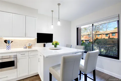 $1,198,000 | 40 Cricket Club Drive, Roslyn, NY 11576