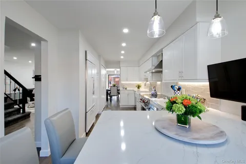 $1,198,000 | 40 Cricket Club Drive, Roslyn, NY 11576