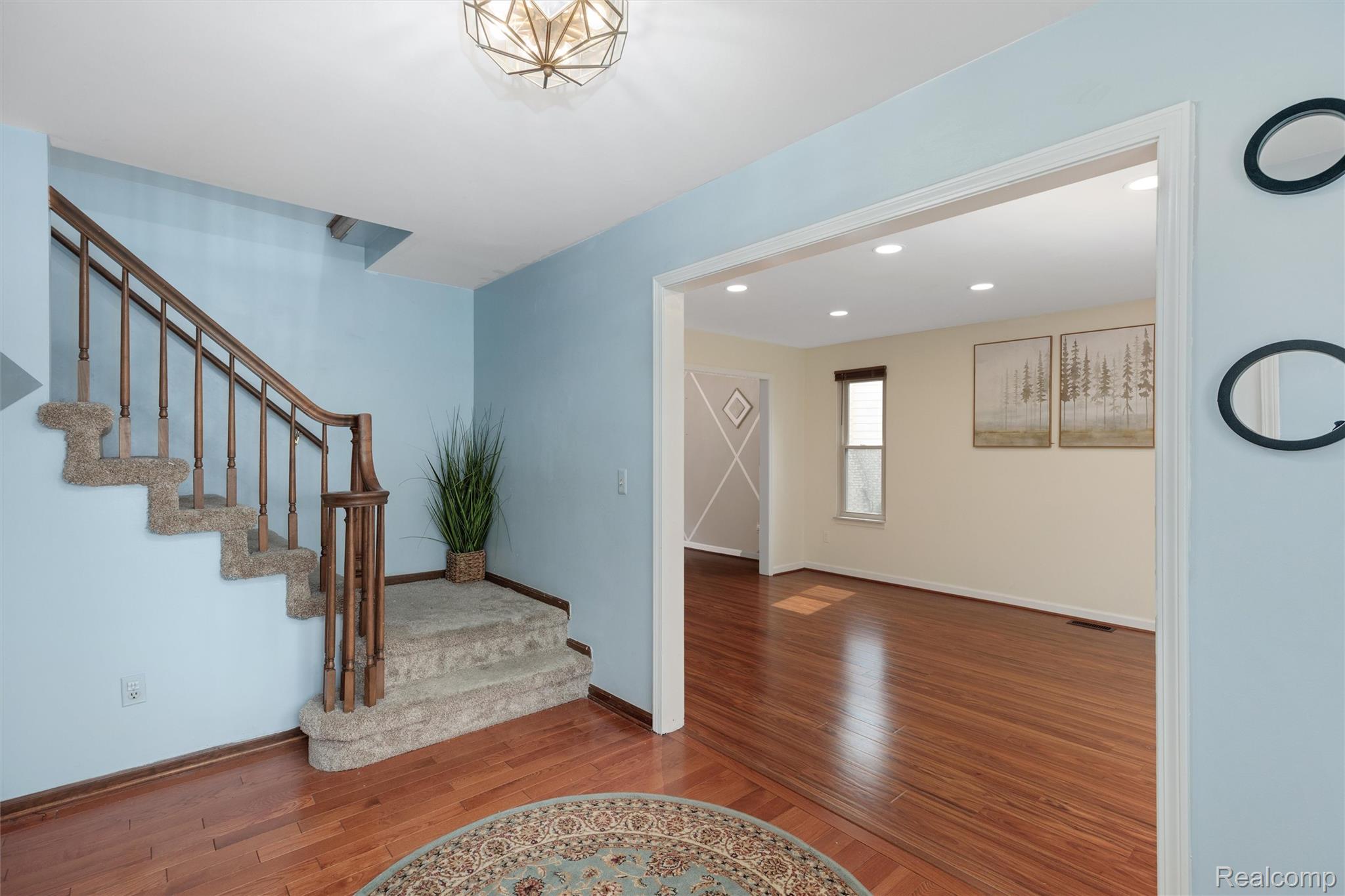 450 Timberline Drive Rochester, MI 48309 - Photo 3 of 60 05-450 Timberline Dr 0003.jpg