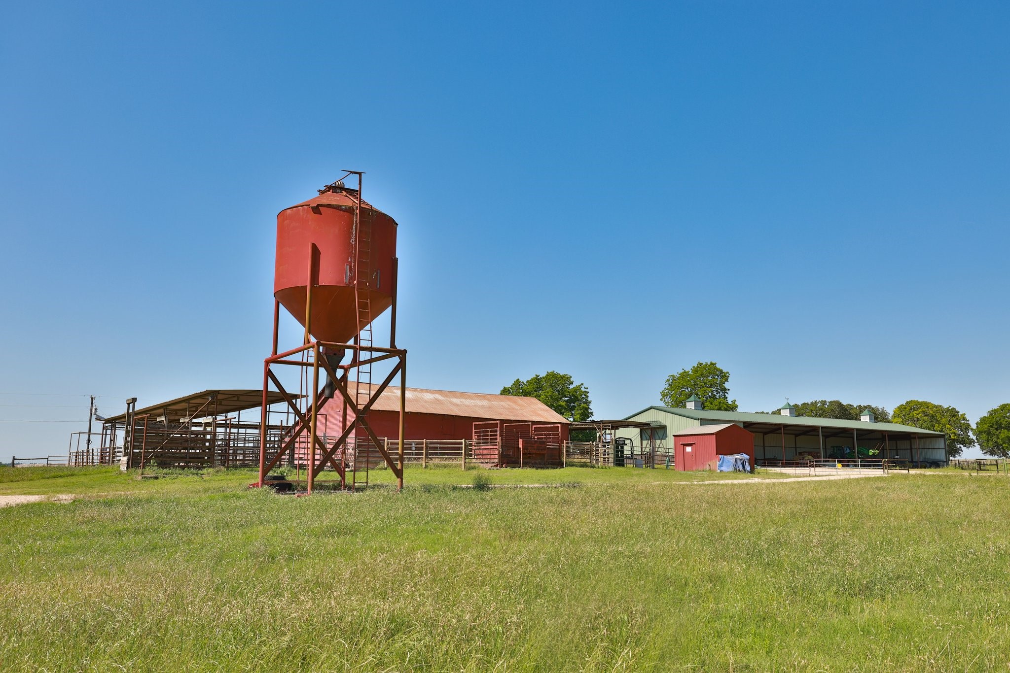 305 Rd Navasota Tx 77868 Road Navasota, TX 77868 - Photo 2 of 19 a front view of a house with garden