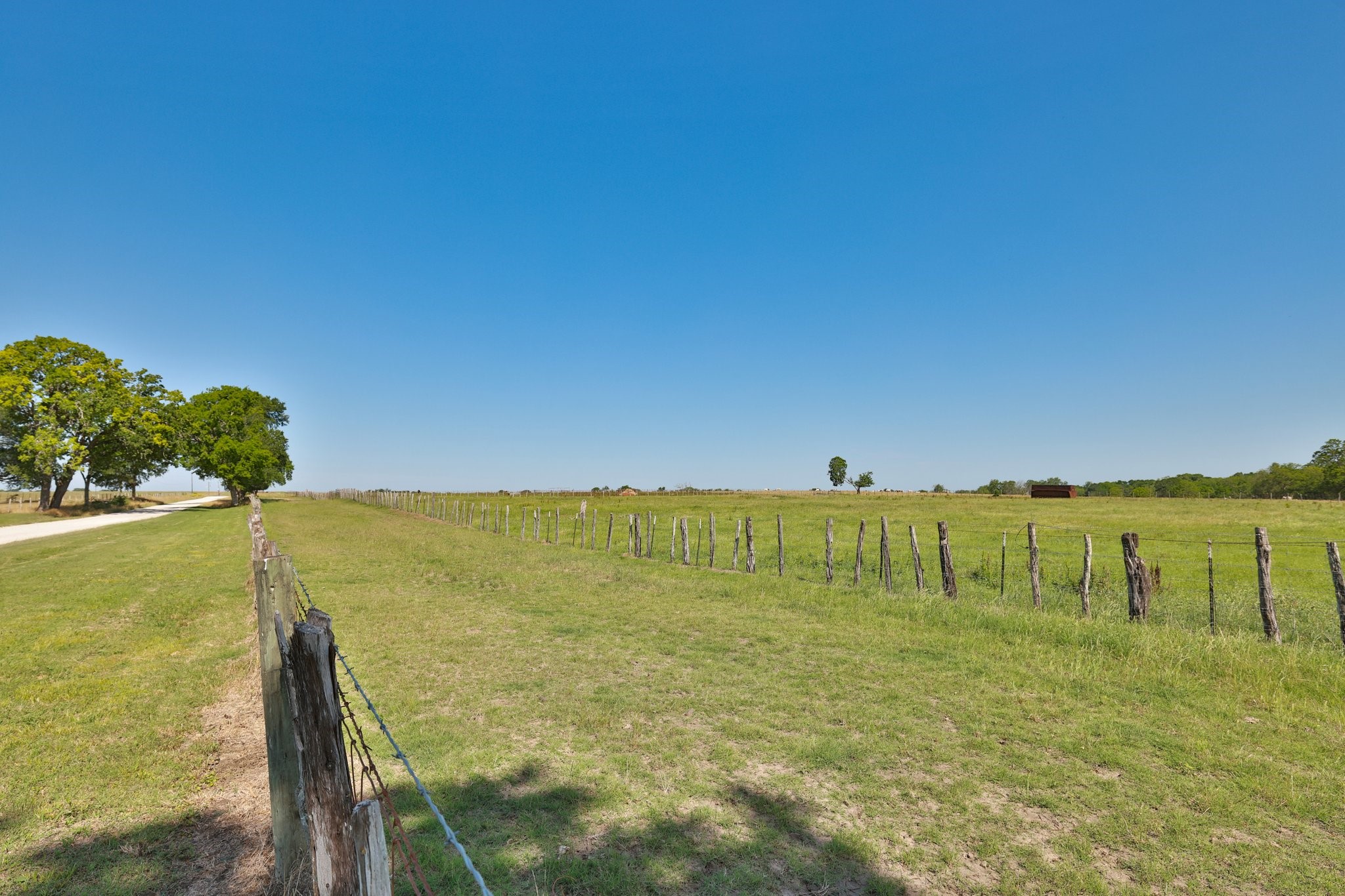 305 Rd Navasota Tx 77868 Road Navasota, TX 77868 - Photo 7 of 19 a view of an ocean from a balcony
