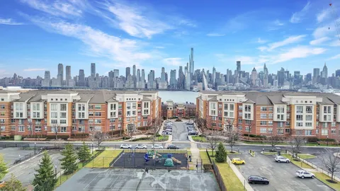 $715,000 | 26 Ave At Port Imperial, Unit 133, West New York, NJ 07093