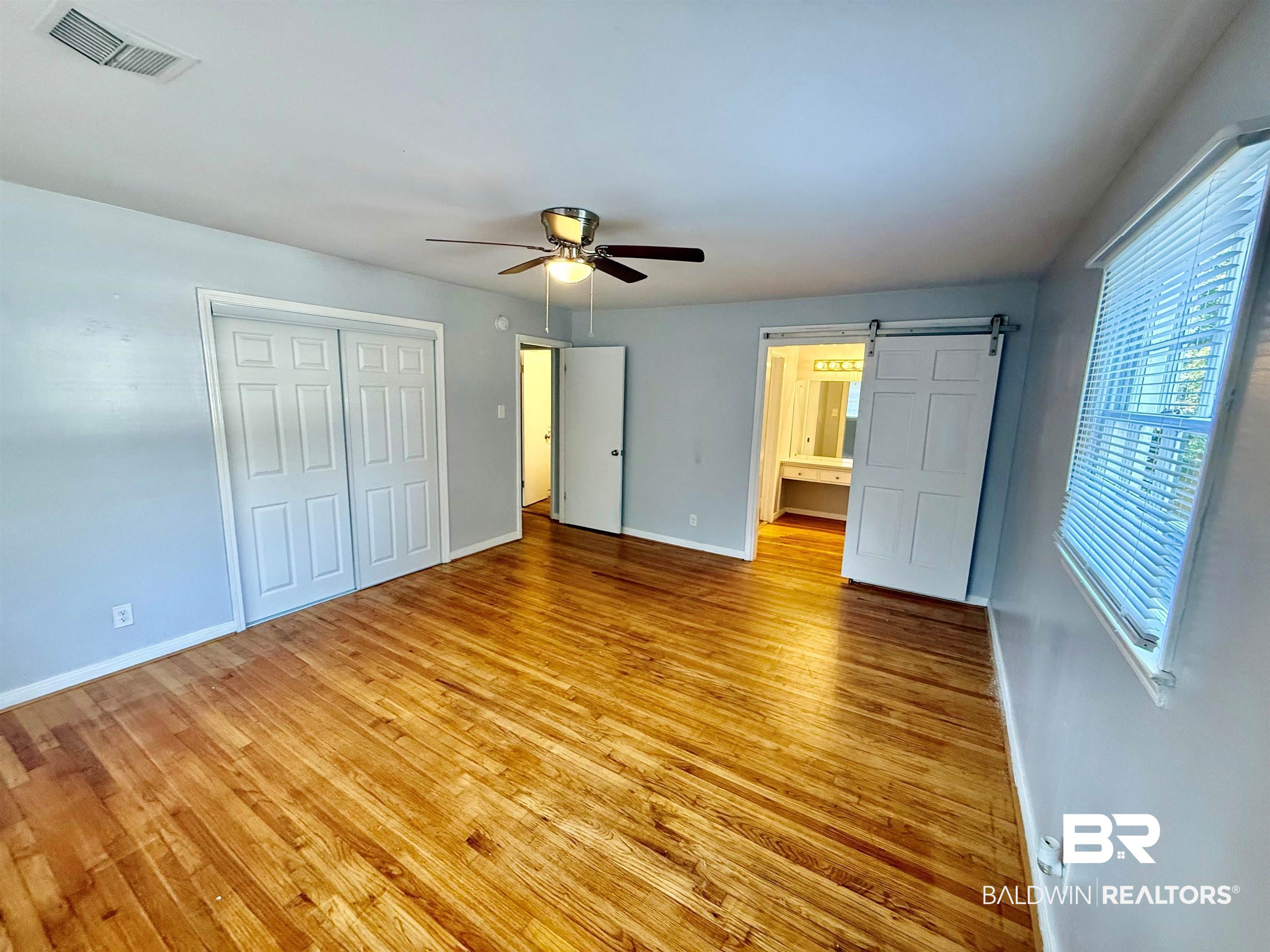 317 Syracuse Street Mobile, AL 36608 - Photo 17 of 27 Primary suite with attached bath