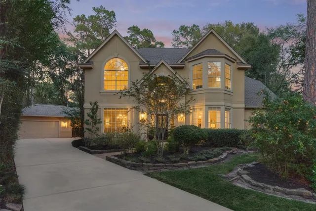 $750,000 | 18 Seders Walk, The Woodlands, TX 77381