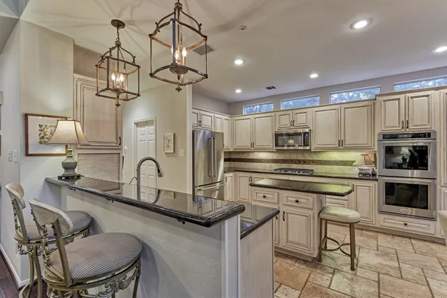 $750,000 | 18 Seders Walk, The Woodlands, TX 77381