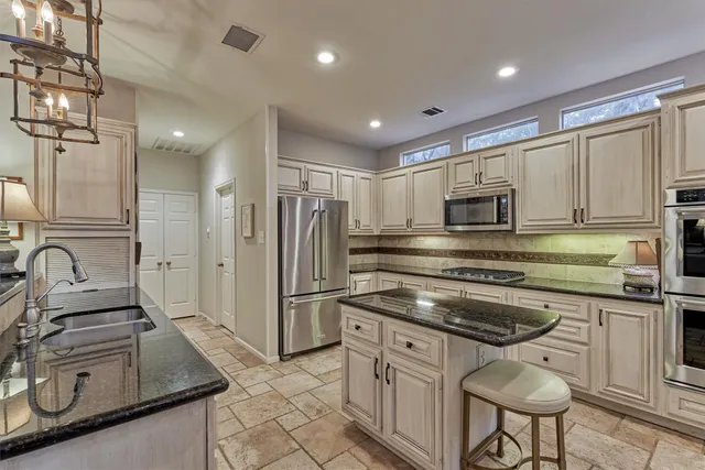 $750,000 | 18 Seders Walk, The Woodlands, TX 77381