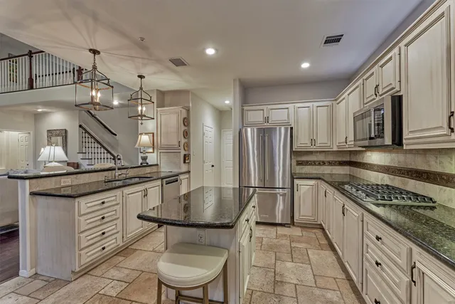 $750,000 | 18 Seders Walk, The Woodlands, TX 77381