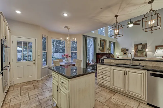 $750,000 | 18 Seders Walk, The Woodlands, TX 77381