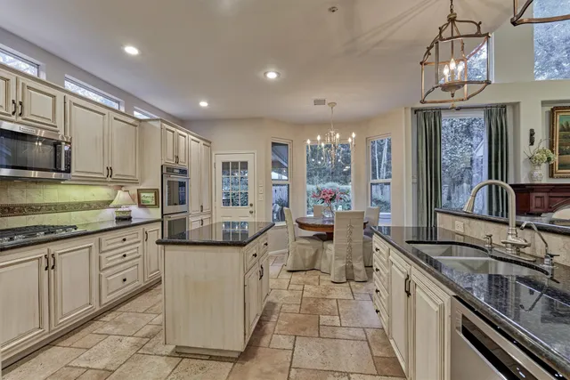 $750,000 | 18 Seders Walk, The Woodlands, TX 77381