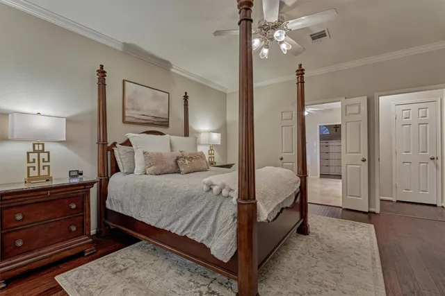 $750,000 | 18 Seders Walk, The Woodlands, TX 77381