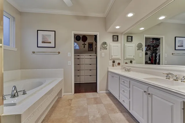 $750,000 | 18 Seders Walk, The Woodlands, TX 77381