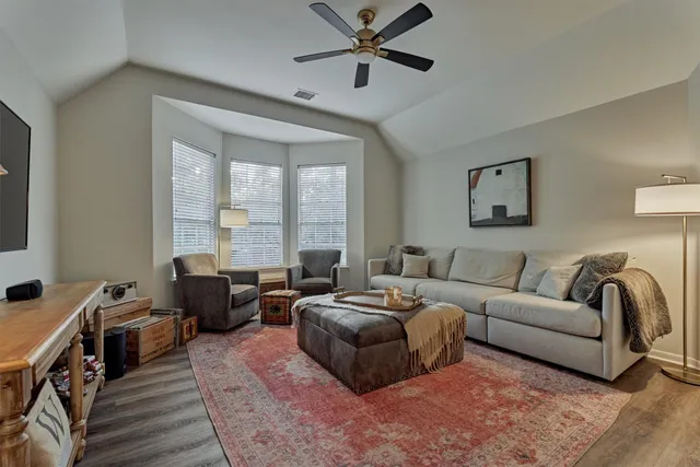 $750,000 | 18 Seders Walk, The Woodlands, TX 77381