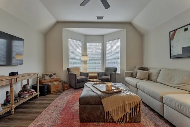 $750,000 | 18 Seders Walk, The Woodlands, TX 77381