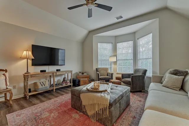 $750,000 | 18 Seders Walk, The Woodlands, TX 77381