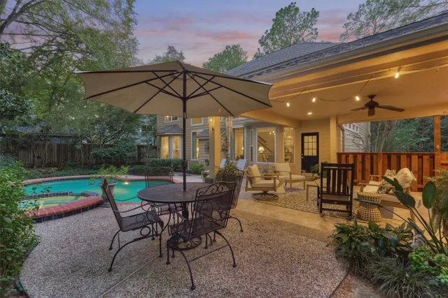 $750,000 | 18 Seders Walk, The Woodlands, TX 77381