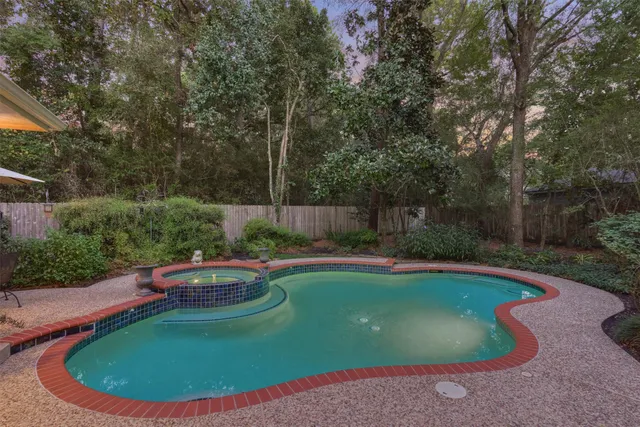 $750,000 | 18 Seders Walk, The Woodlands, TX 77381