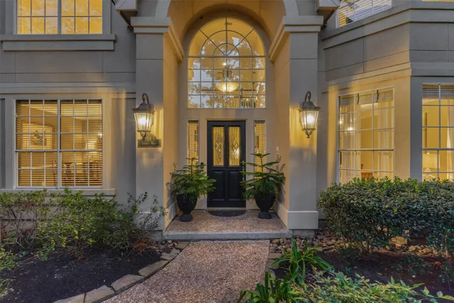 $750,000 | 18 Seders Walk, The Woodlands, TX 77381