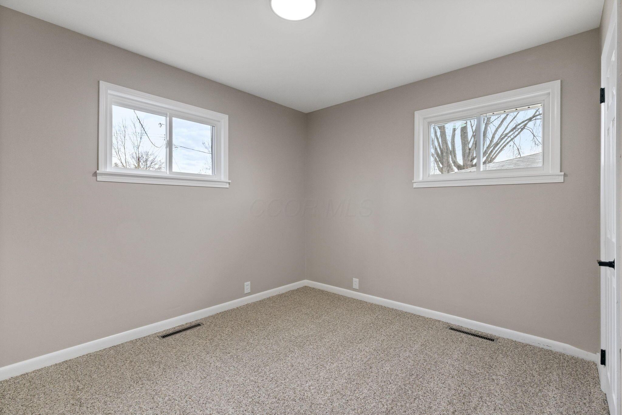 2100 Ferris Road Columbus, OH 43224 - Photo 10 of 19 2025-12-18 2100 Ferris Rd 034