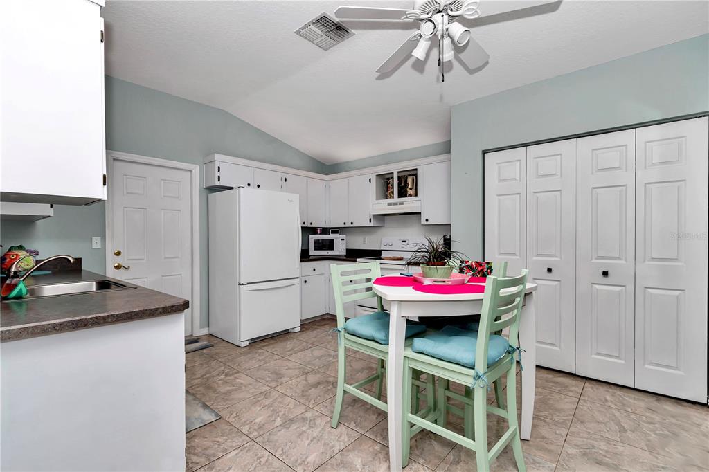 6771 Southwest 114th Street Road Ocala, FL 34476 - Photo 14 of 45 Eat in area in kitchen
