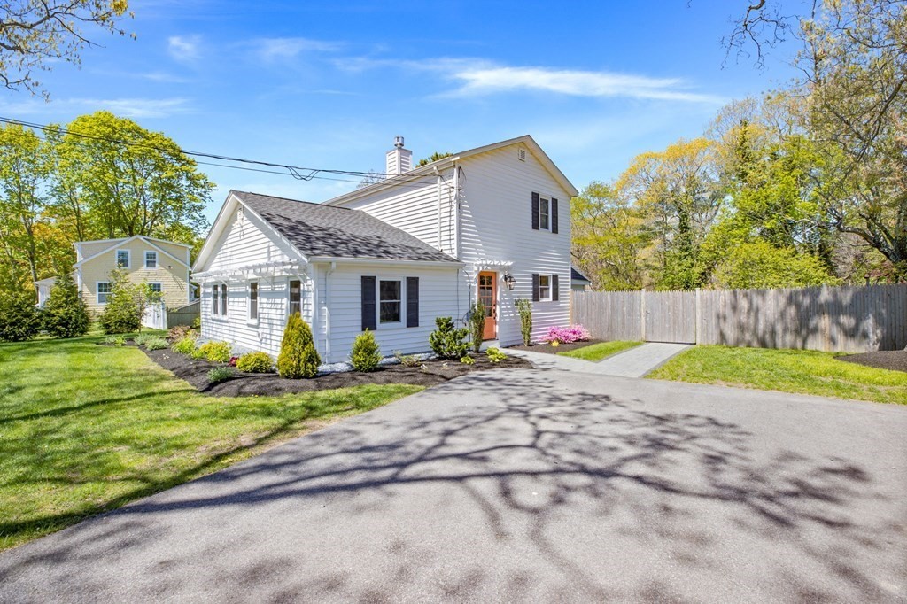 a view of a house with backyard and sitting area