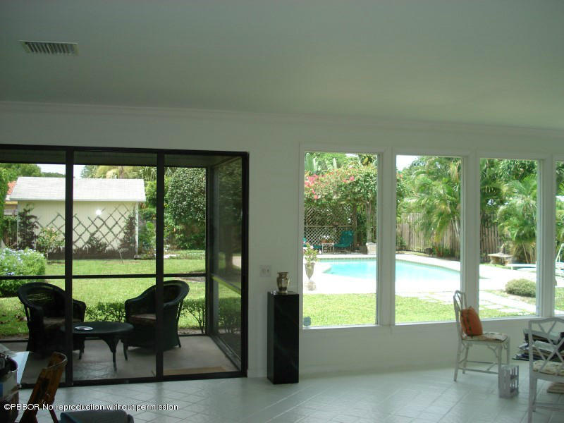 249 Alpine Road West Palm Beach, FL 33405 - Photo 5 of 16 a balcony with chairs and a table