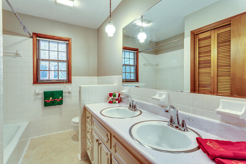 913 Riverbend Road Clinton, TN 37716 - Photo 18 of 30 Full Bathroom