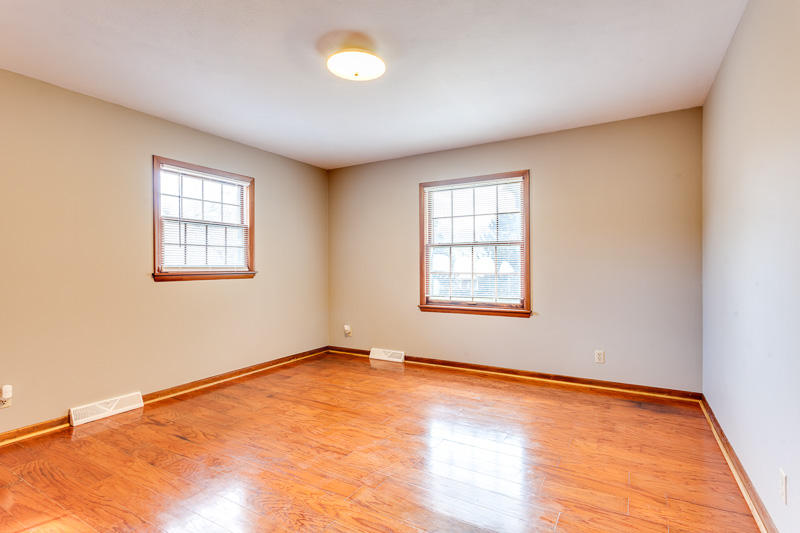 913 Riverbend Road Clinton, TN 37716 - Photo 21 of 30 2nd Bedroom
