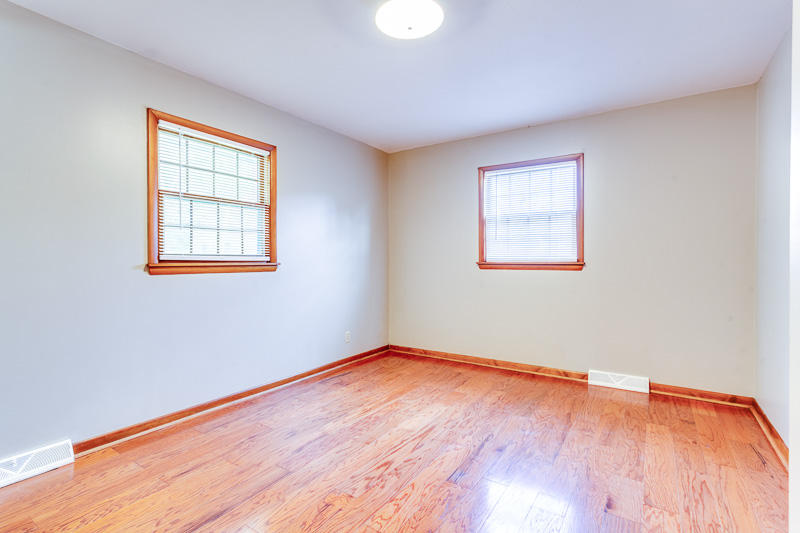 913 Riverbend Road Clinton, TN 37716 - Photo 23 of 30 Master Bedroom