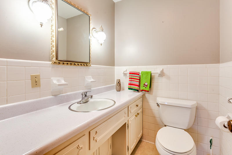 913 Riverbend Road Clinton, TN 37716 - Photo 25 of 30 1/2 bath in Master